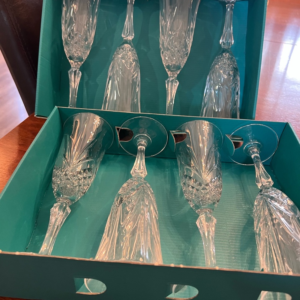 Salzburg Cristal de Flande set of 8 champag flutes. New